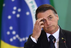 Bolsonaro diz que Congresso quer transformá-lo em rainha da Inglaterra