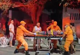 Incêndio atinge residência no Prado e deixa morador ferido