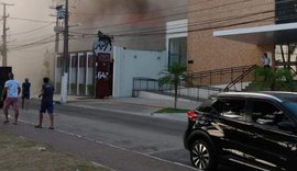Vídeo: fumaça em churrascaria assusta quem passava pela Ponta Verde