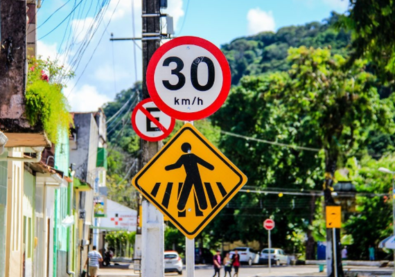 Moradores de Maceió podem solicitar serviço de sinalização viária