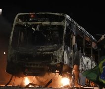 Vídeo: Bolsonaristas tentam invadir prédio da PF e incendeiam carros e ônibus em Brasília