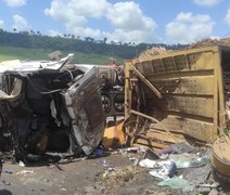 Colisão entre carretas deixa homem gravemente ferido em Campo Alegre