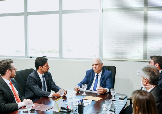 “Tenho confiança e respeito à Justiça Eleitoral”, falou Rodrigo Cunha em visita ao TRE-AL