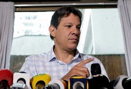 Militar que foge do debate não honra a farda, diz Haddad
