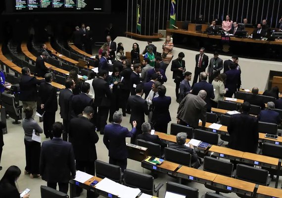 Plenário da Câmara derruba decreto de Lula sobre IOF; saiba como votaram os deputados de AL
