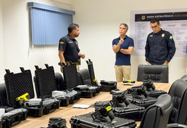 Rafael Brito reforça segurança da PRF com entrega de tasers em Alagoas