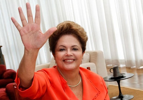 Governo não vai insistir em data center no país, diz Dilma no Facebook