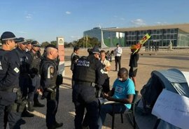 Moraes proíbe acampamentos na Praça dos Três Poderes e em frente a quartéis