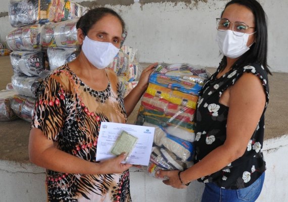 Assistência Social de Anadia realiza entrega de 400 cestas básicas