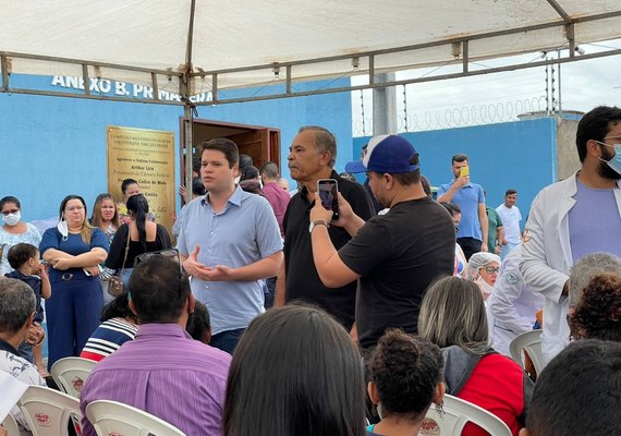 Davi vai a Arapiraca e participa de evento de saúde no bairro Primavera