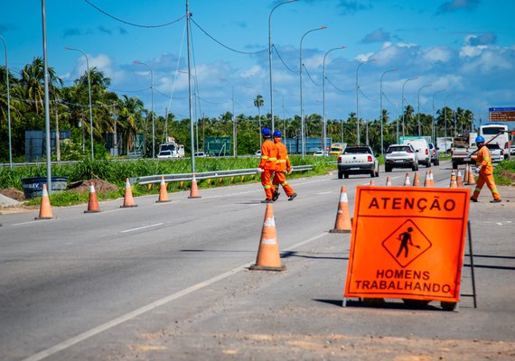Construção de viaduto altera trânsito na BR-349 em Marechal Deodoro