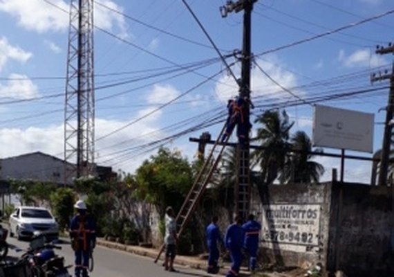 Funcionário de provedor de internet morre eletrocutado em poste no Clima Bom