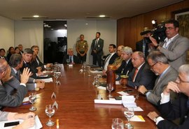 Temer participa de reunião do gabinete de crise em Brasília