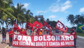 Cidadãos de Maceió realizam protesto contra presidente Jair Bolsonaro