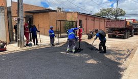 Operação Tapa-Buraco recupera pavimentação da Avenida Benedito Bentes