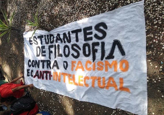 Alagoanos realizaram segundo protesto contra cortes do MEC