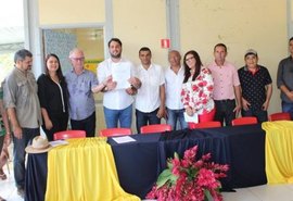 Prefeito assina ordem de serviço para reforma de seis escolas na zona rural