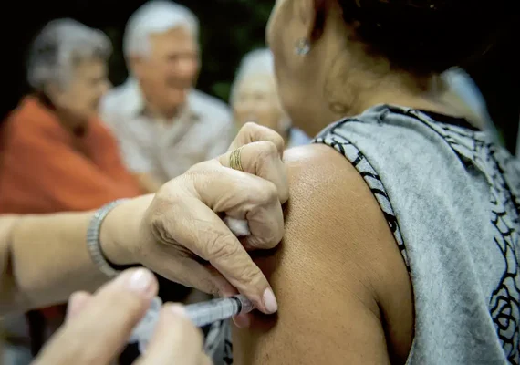 Municípios podem definir os públicos para vacinação contra a gripe; entenda