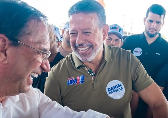 Arthur Lira reúne apoiadores e lideranças durante adesivaço em Arapiraca