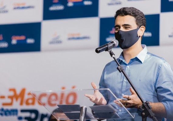 Prefeito JHC autoriza obras do Mais Asfalto e leva pavimentação a mais 55 ruas de Maceió