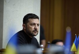 Zelensky intensifica apelos por apoio internacional após avanço russo na Ucrânia
