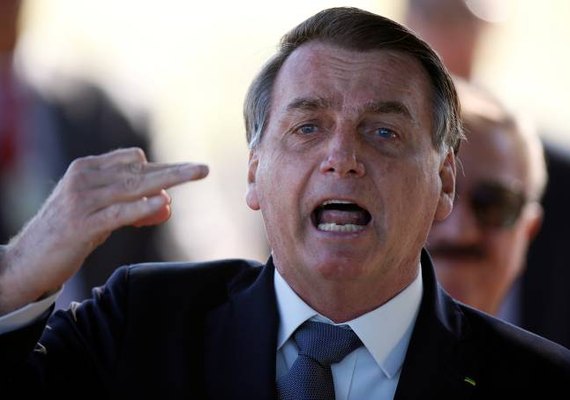 Bolsonaro diz que churrasco era fake e chama jornalistas de idiotas