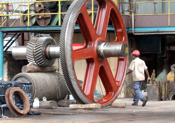 Produção industrial fecha 2020 com queda de 4,5%, diz IBGE