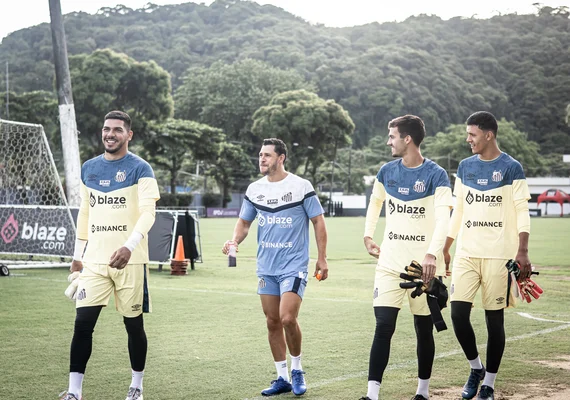 Em busca de goleiro, Santos se vê a “um reforço” de fechar elenco para a temporada