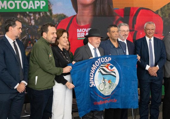 Lula lança crédito para entregadores comprarem motos e bikes elétricas