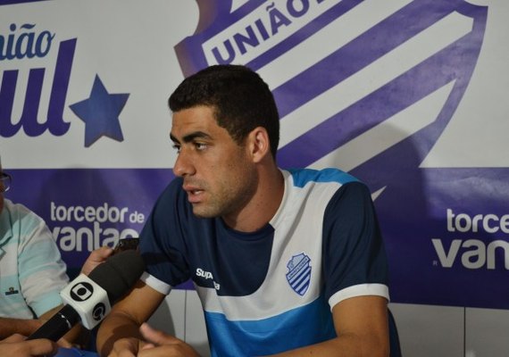 CSA encara Avaí em partida histórica no sábado