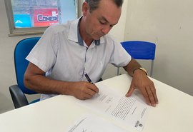 Prefeitura de Anadia antecipa 13º salário dos profissionais da educação e credita 1/3 de férias