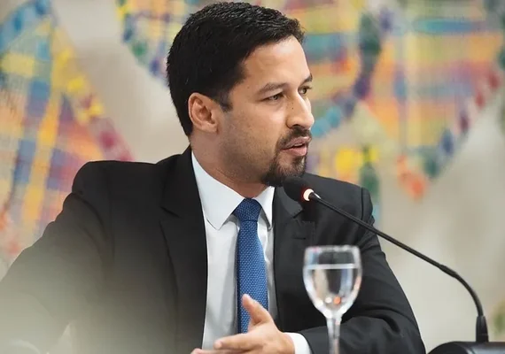 Cunha anuncia pré-candidatura ao governo de Alagoas