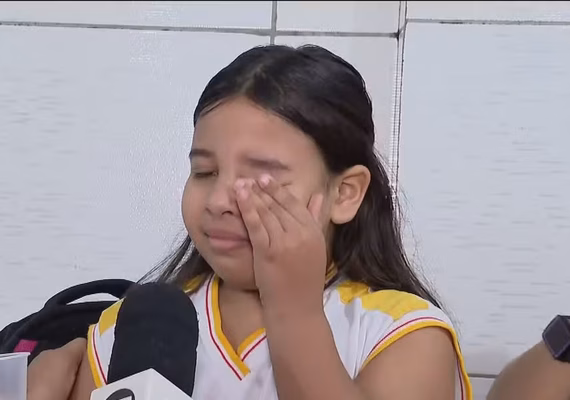 Menina emociona ao vivo ao falar da mãe que enfrenta rotina exaustiva