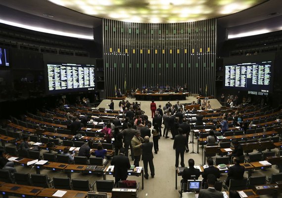 Senado discute projetos que podem reduzir preço dos combustíveis