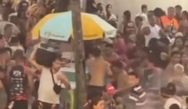 VÍDEO: confusão durante bloco de carnaval causa tumulto na orla de Maceió