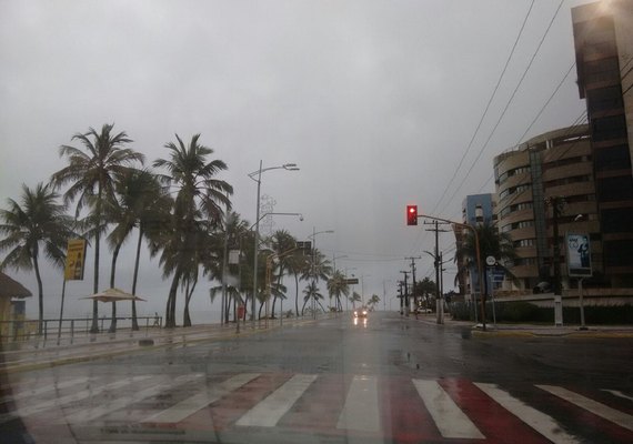 Aviso meteorológico alerta para chuvas de intensidade fraca a moderada