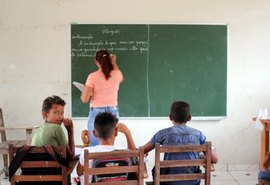 Sancionada lei que prevê repasse de precatórios do Fundeb para pagamento de professores