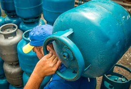 Gás de cozinha sobe 5% nas refinarias nesta sexta-feira