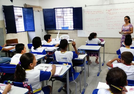 Escolas passam a incluir prevenção à violência contra a mulher nos currículos