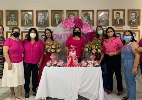 Dra. Fany realiza evento na Câmara Municipal de Arapiraca em alusão ao  ao Outubro Rosa