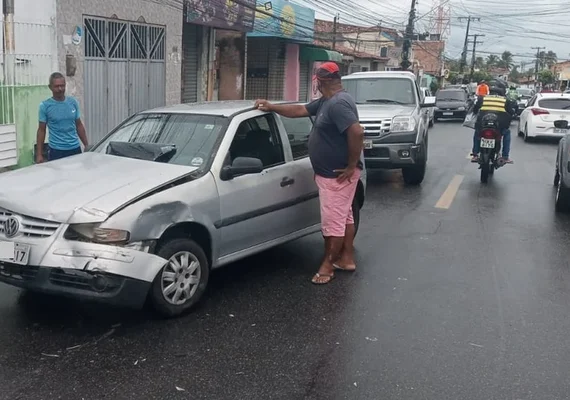 Câmera flagra batida causada por motorista embriagado no Jacintinho