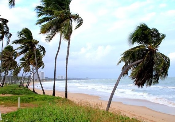 Próximos dias serão de fortes ventos no litoral de AL, informa Marinha