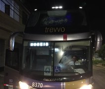 Ônibus que viajava de Salvador a Maceió é invadido e passageiros feitos reféns