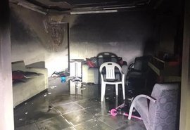 Maceió: Residência fica destruída após incêndio provocado por defeito em ventilador