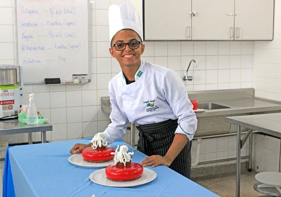 Alagoano do Senai disputa mundial de confeitaria na Alemanha