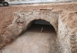 Ponte de 400 anos é redescoberta durante obras e revela antiga estrada roma