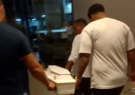 Mãe denuncia falhas em atendimento após perder bebê durante parto em Maceió