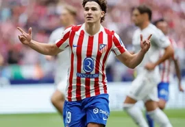 Atlético de Madrid descarta negociar Julián Álvarez com Barcelona
