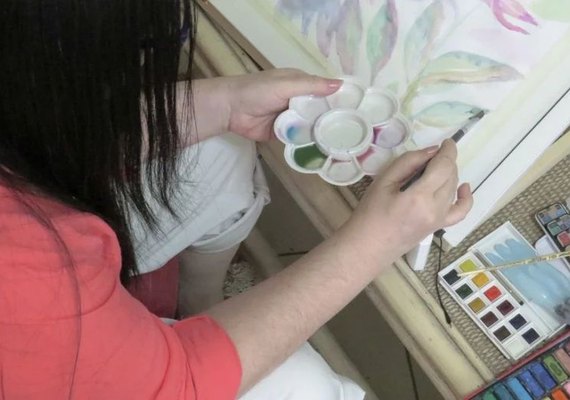 Roda de conversa e oficina de aquarela estimulam criatividade e força feminina