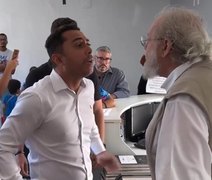 Manifestação na sede da Sesau termina em confusão e gritaria